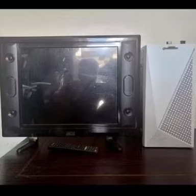 Komputer Set CPU dan Monitor Bekas Seperti Baru