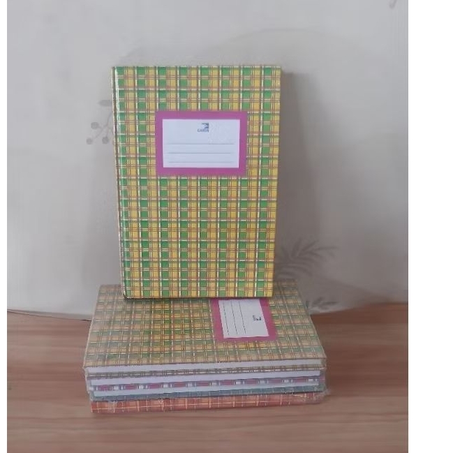 

Buku Tulis Cover Tebal Isi 100 lembar ukuran quarto (buku tulis biasa)