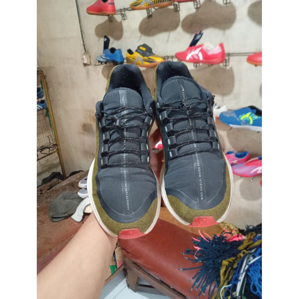 sepatu second Nike shield asli