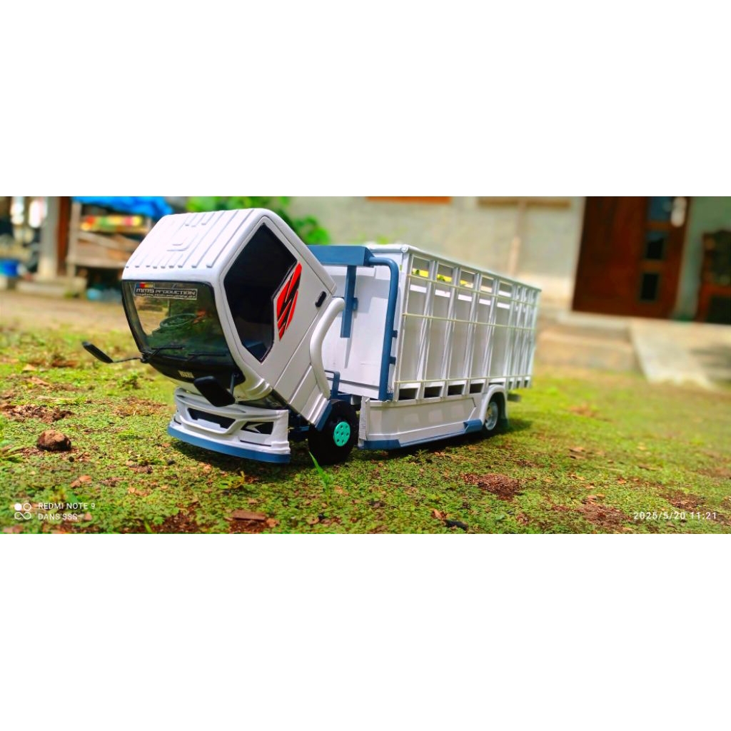 isuzu elf miniatur skala 14