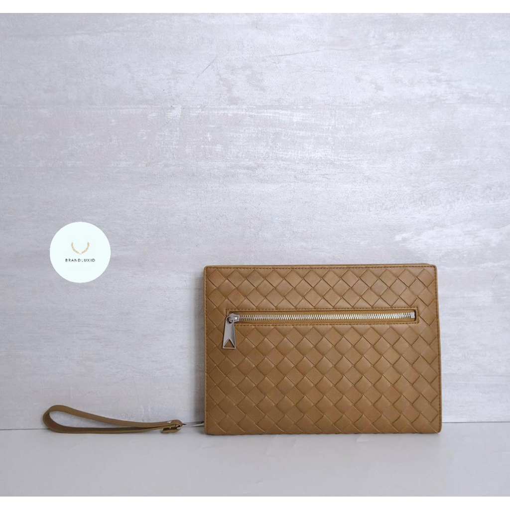 Bottega Veneta Pouch / Pochette / Clutch With Front Zipper in Brown Acorn & Taupe