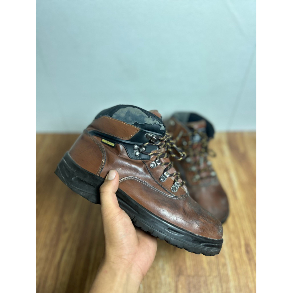 Sepatu gunung second original T- BUC
