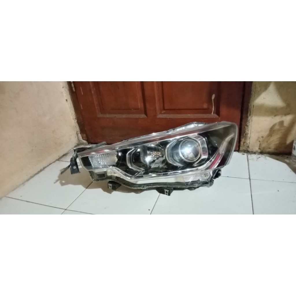 Headlamp Lampu Depan Ertiga