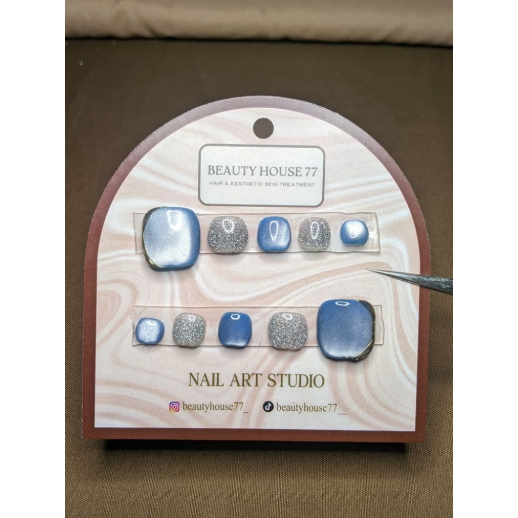 kuku kaki palsu tempel / press on nails kaki baby blue cat eye glitter