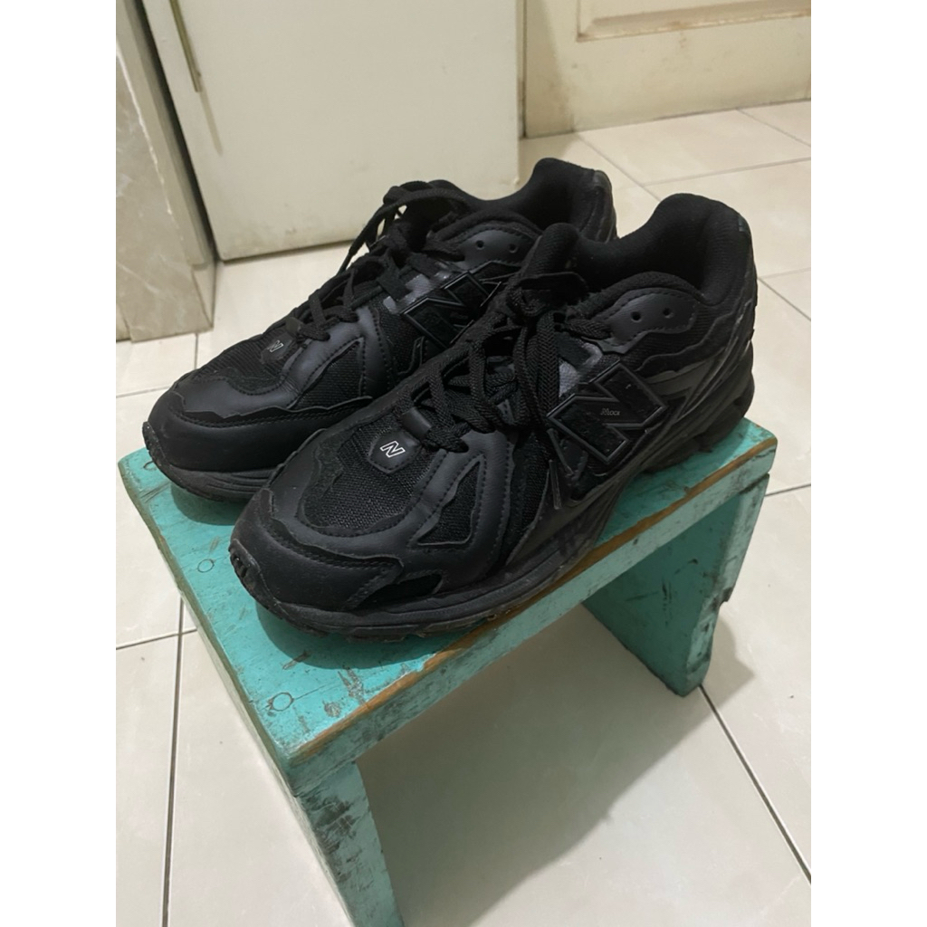 NB 1906D Triple Black