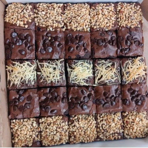 

Brownies Fudgy Panggang Nyoklat banget 20x20 / Hampers Brownies