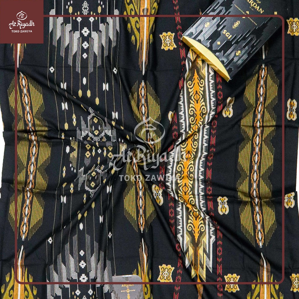 Sarung Tenun Ardan SGJ Elegan Warna Hitam Putih Kombinasi Motif Sulam
