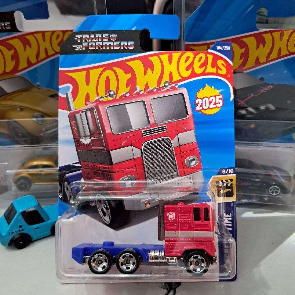 HotWheels transformers optimus prime- Hot Wheels optimus prime transformers