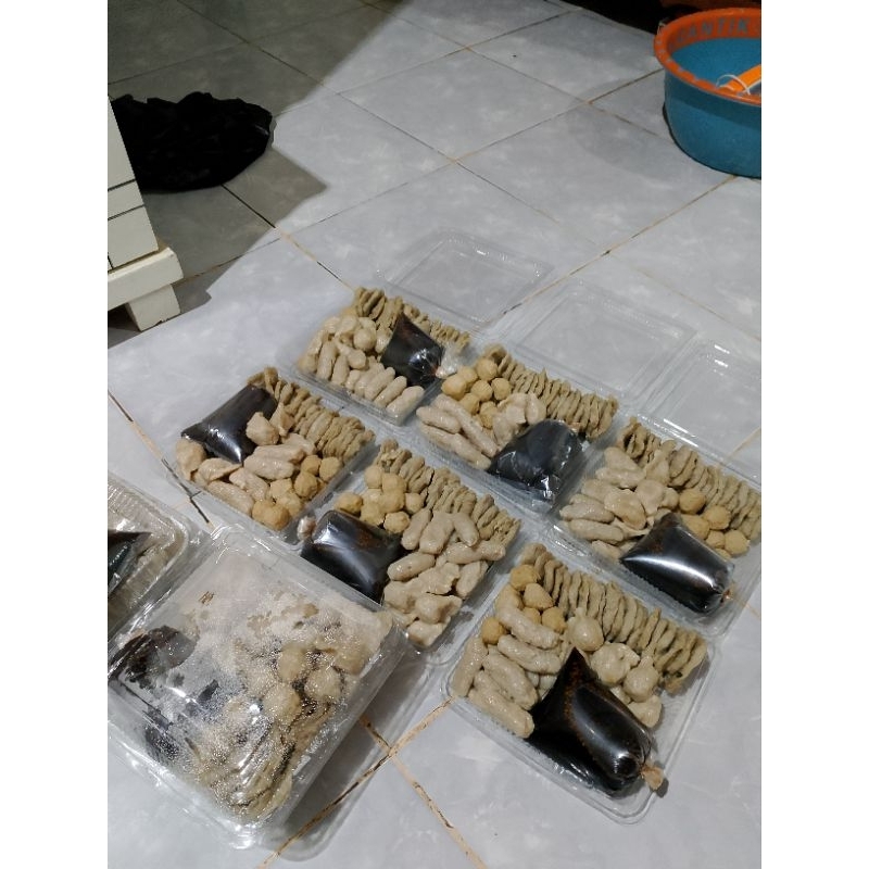 

pempek ikan seribuan isi 50 biji free 10 biji(isi 60biji)