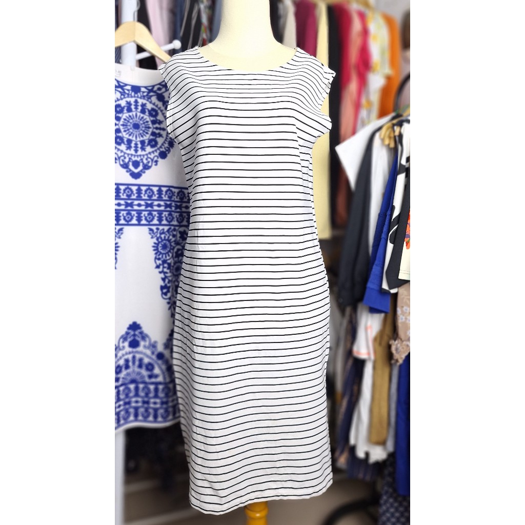 Gaun Dress Panjang Strip Putih Hitam Tanpa Lengan