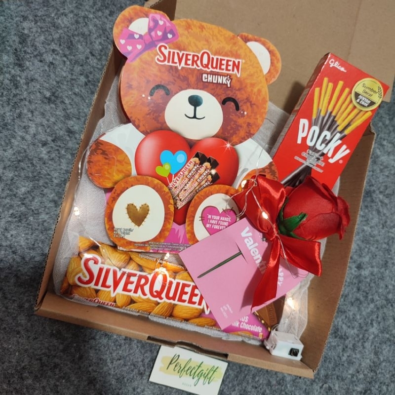 

Hampers Coklat Kado Ulang Tahun Valentine Natal Christmas