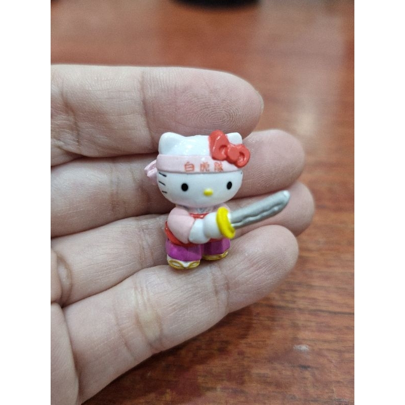 charm mini hello kitty pegang samurai japan