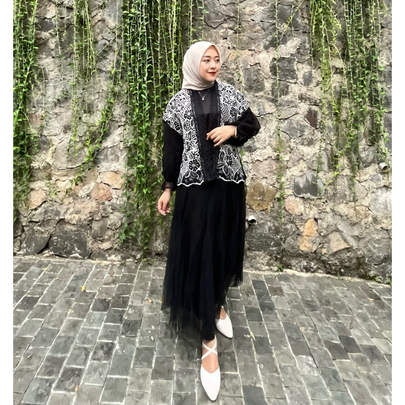 Sewa Epslooks.id / Sewa Kina Atelier /Sewa Luxxe Studio / Sewa Kebaya wisuda / Sewa Dress