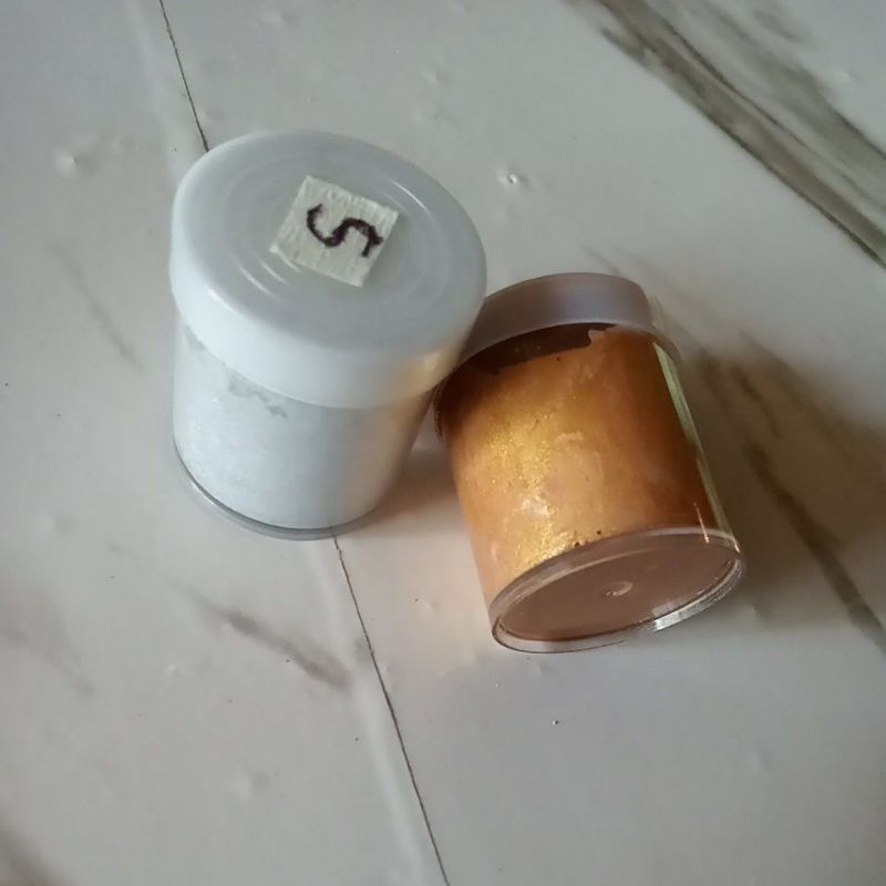 

(1botol) cat akrilik silver dan gold 20ml// cat lukis