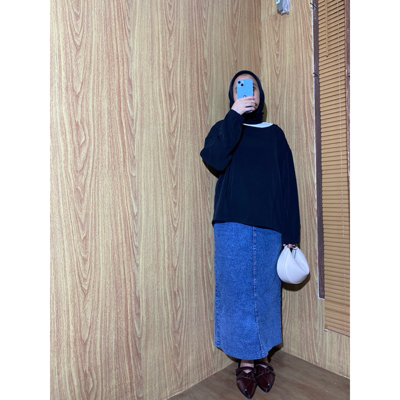 Blouse Hitam Lengan Panjang Uniqlo