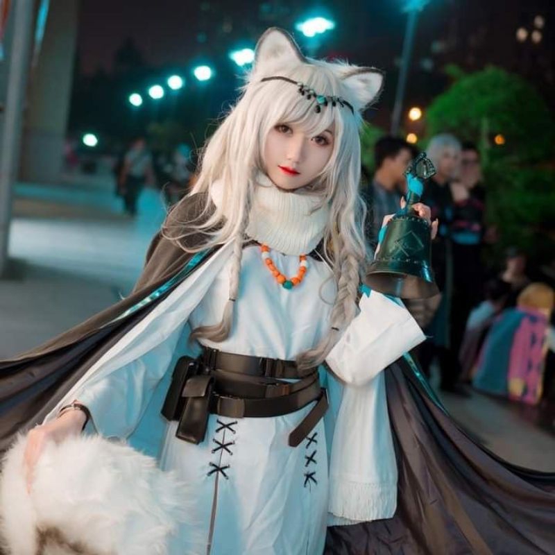 [READY STOCK]-COSTUME FULLSET COSPLAY PRAMANIX ARKNIGHT BRAND JIANGNAN (M) +WIG MANMMEI WHITE CRIMPE