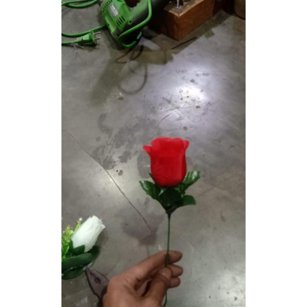 Bunga Mawar Artificial 1 Tangkai/Bunga Mawar Kuncup 1 Tangkai/Bunga Mawar Artificial Kuncup