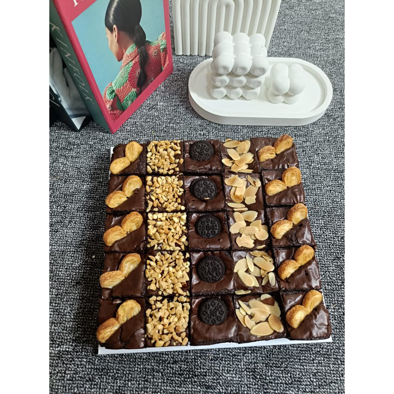 

Brownies sekat brownis uk 20 X 20cm isi 25 potong