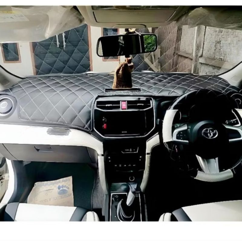 alas dashboard mobil rush terbaru terios tahun 2018-2025 GR karpet dashboard cover dashboard