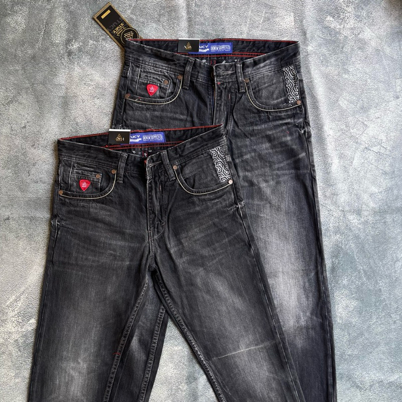 [STUCY DEVOTEE] Phantom Black Whisker | celana jeans cowok black spray regullerfit