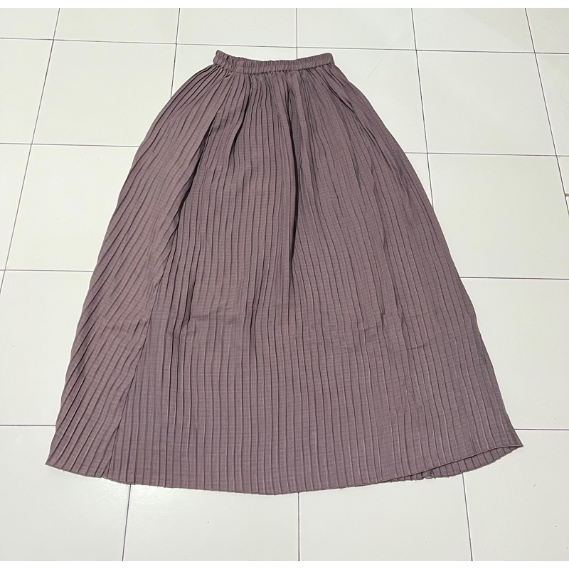 PRELOVED ROK PLISKET PREMIUM / PLEATS SKIRT WARNA PURPLE ASH MARITZA INDONESIA