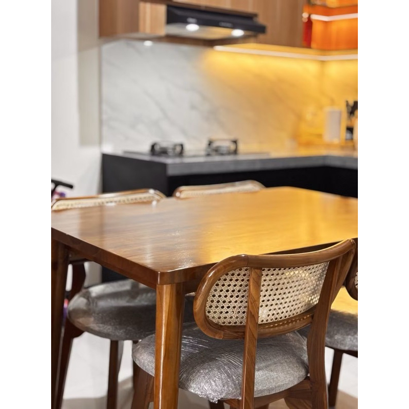 meja makan 120x60 kursi 4 plus bantalan kayu jati