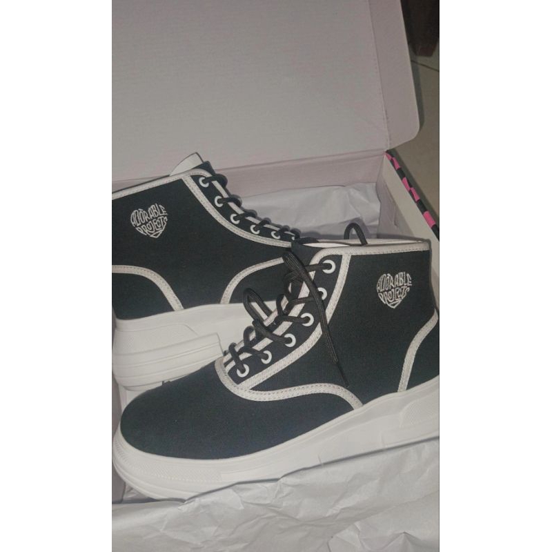 Adorable Project Leonora boots Black