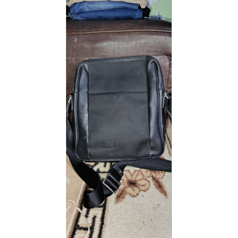 tas sling pria merek daks