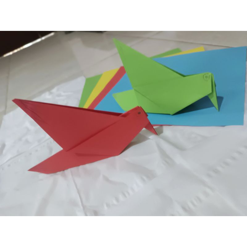

kerajinan kertas origami berbentuk burung dara
