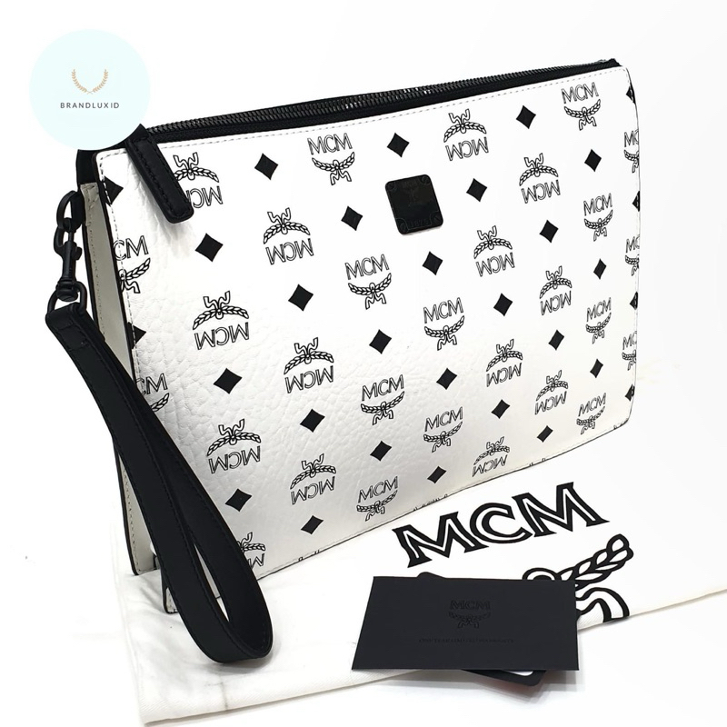 MCM Pouch Clutch standing Medium