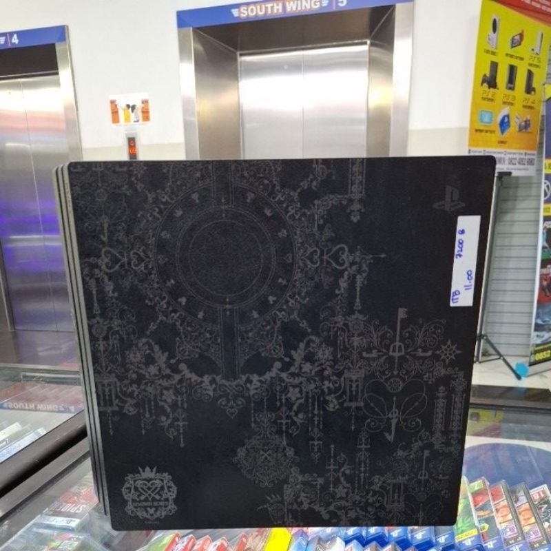 PS4 PRO 1 TB LIMITED EDITION kingdom hearts