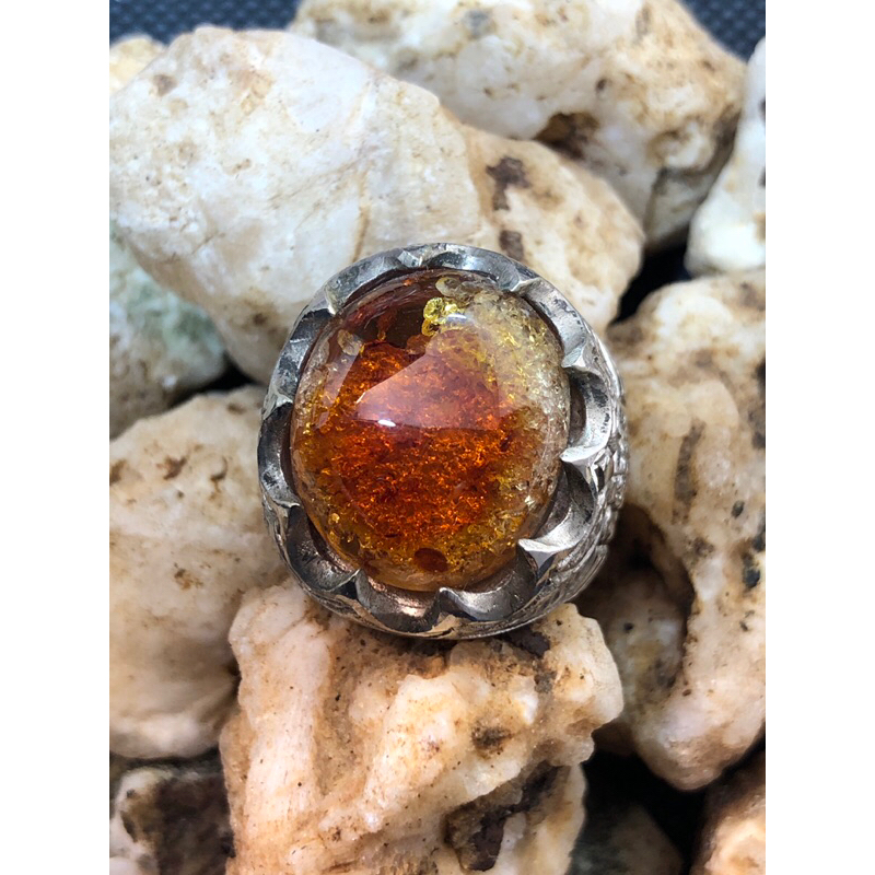 Cincin Amber Katilayu atau Getah Katilayu