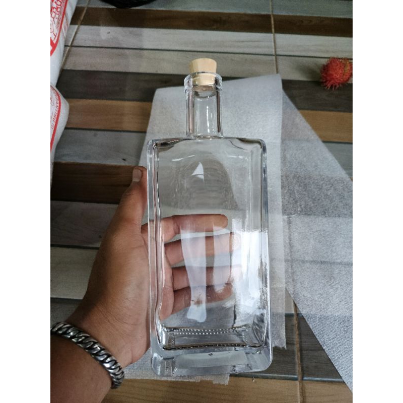 Botol kaca kotak 750ml untuk tempat minuman/botol unik/botol cupang