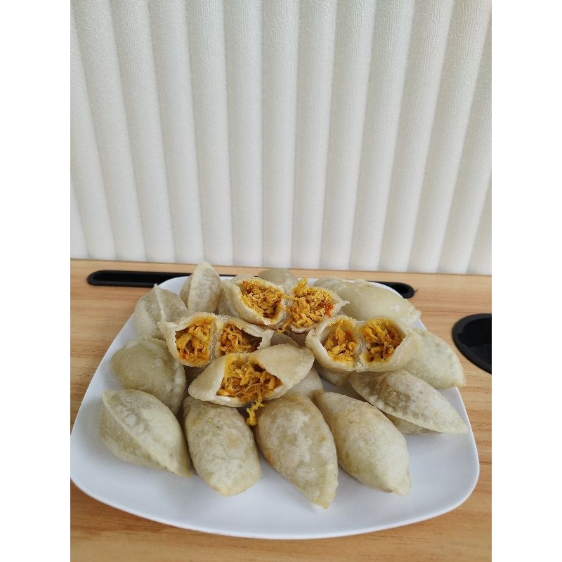 

cireng isi ayam suwir pedas isi 12