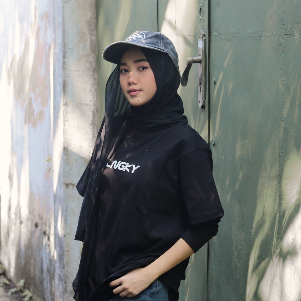 Kaos Distro Cewek Ori Langky T-Shirt R24 BLUNT Hitam