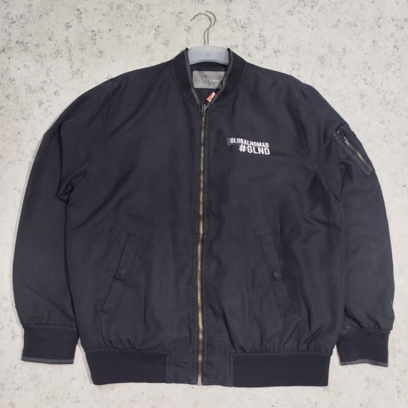 Jaket bomber quilted FRJ JEANS hitam