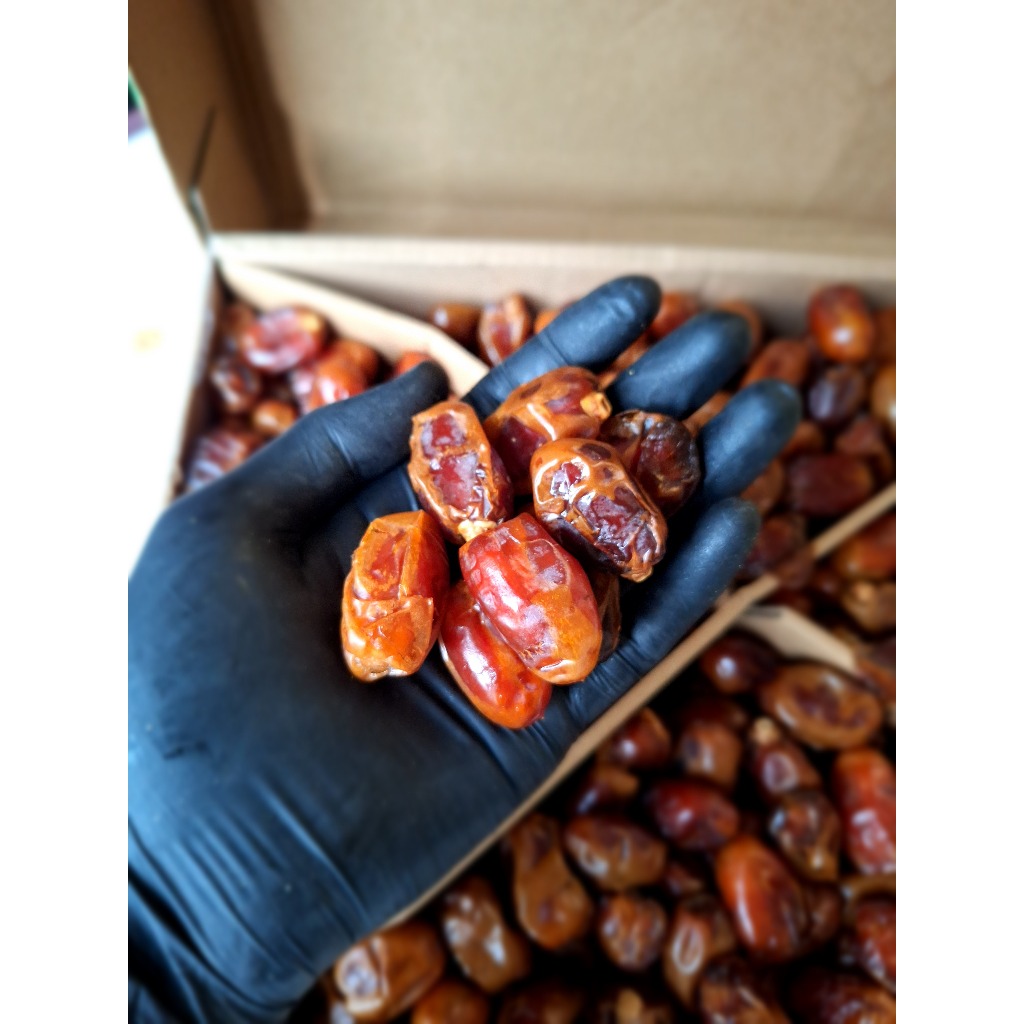 

Kurma Khalas 1Kg Premium Original High Quality termurah / Kurma Khalas repack Fresh