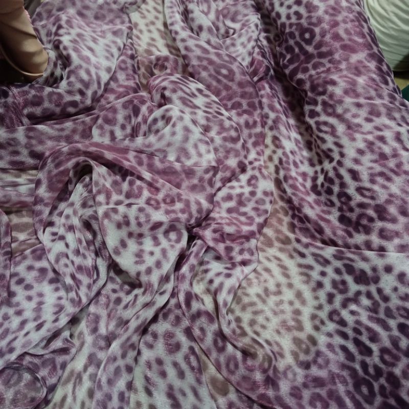 kain sifon motif - kain sifon salju - kain sifon glossy - kain sifon motif leopard - kain butik