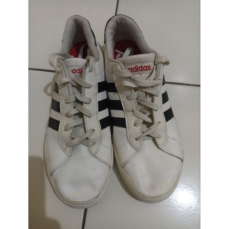 Sepatu Sneakers Second