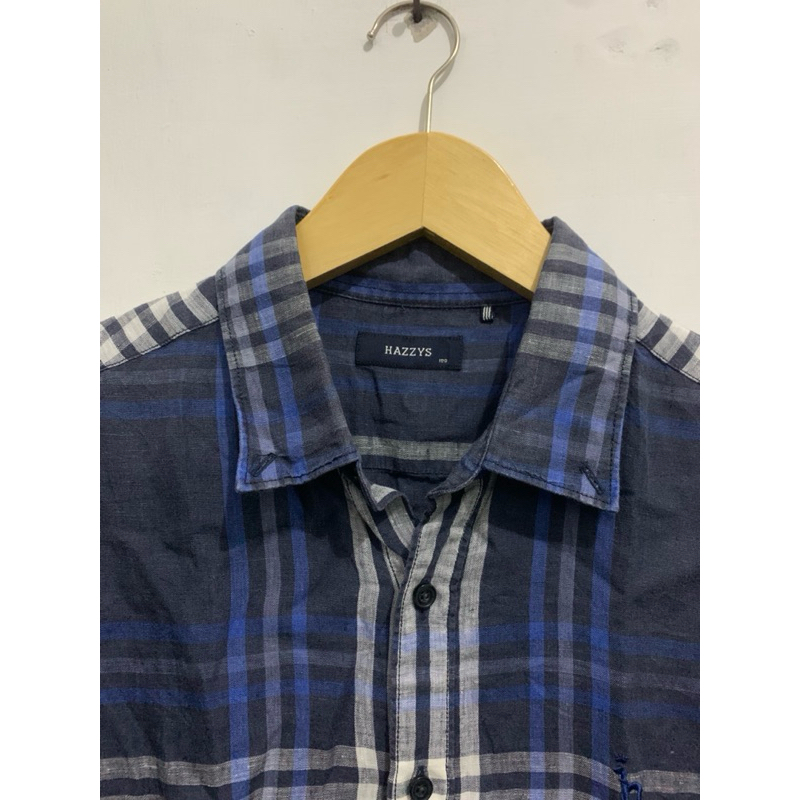 Kemeja brand Hazzys