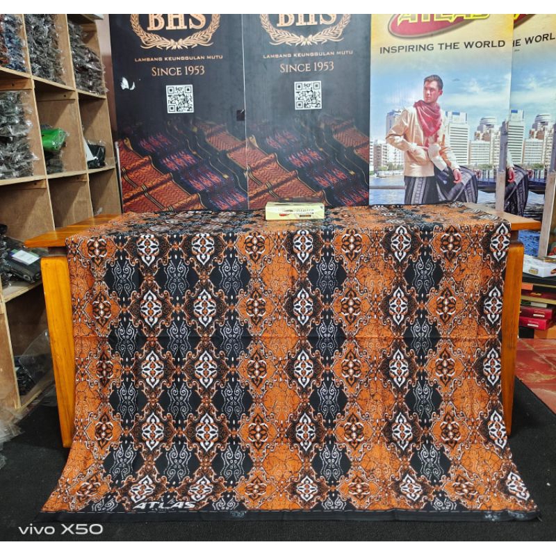 SARUNG ATLAS IDAMAN MOTIF BATIK