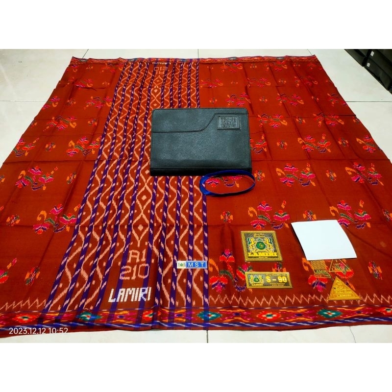 Sarung Lamiri Kembang Sutra FuLL Sisir Rapat