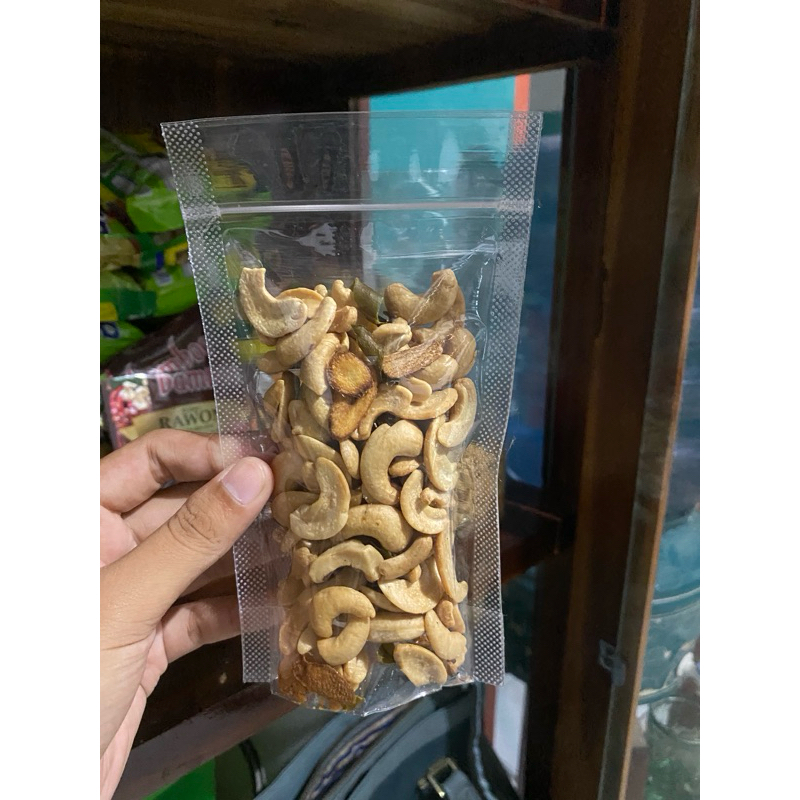 

kacang mede mateng kemasan 100gr