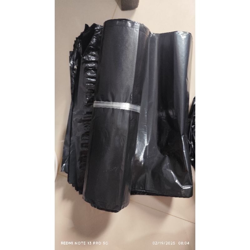 

[PRELOVED] PLASTIK PACKING HITAM REG 30x40cm