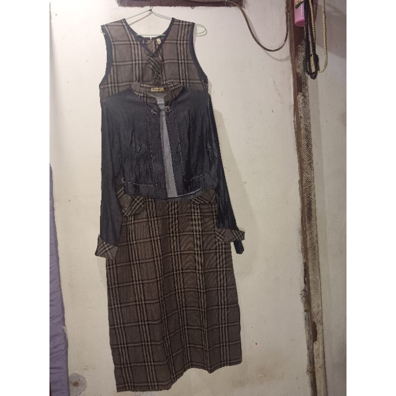 GAMIS SET ROMPI MOTIF KOTAK KOTAK PRELOVED