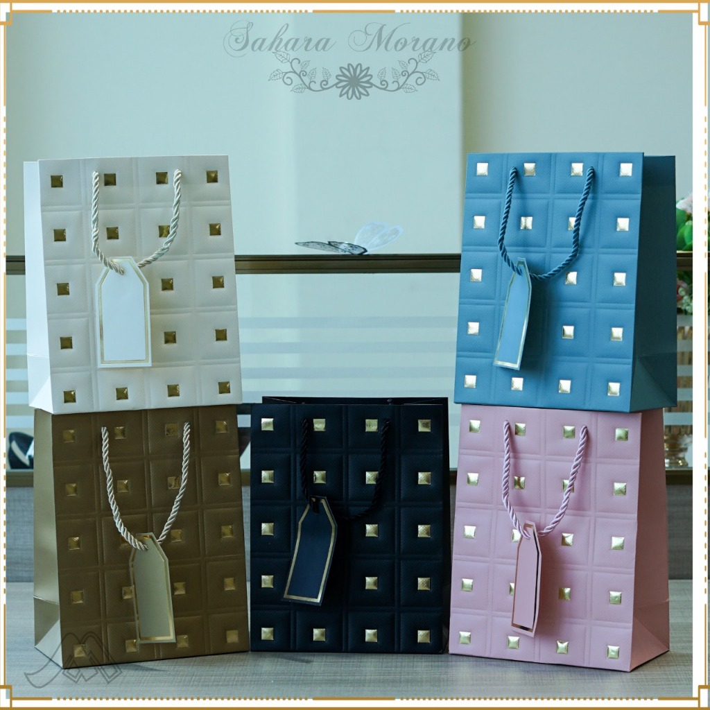

Paper Bag Motif Kotak Polkadot Emas | Tas Belanja | Tas Souvenir | Goodie Bag | Tas Souvenir | Hampers