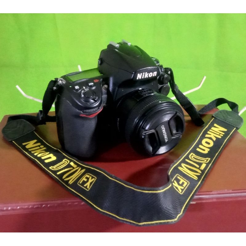 Kamera Nikon D700 + Lensa 50mm Full frame Second