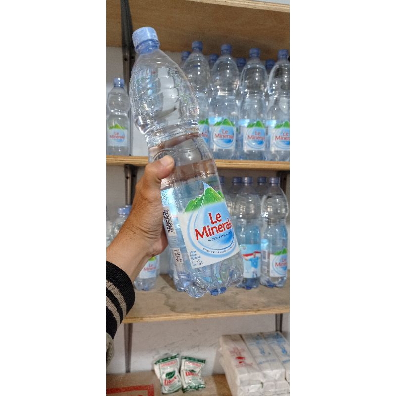 

Le Minerale botol 1.5 Liter air mineral pegunungan