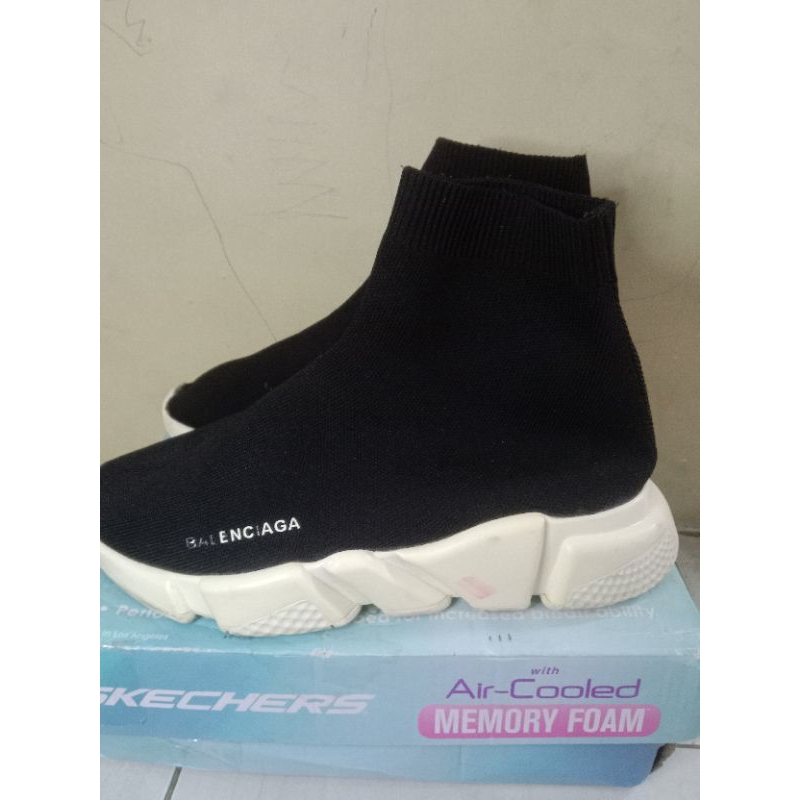 sepatu Balenciaga slip on high bekas
