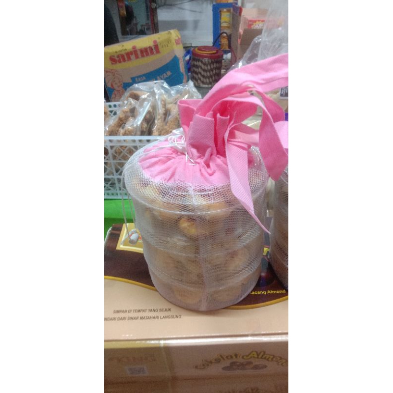 

HAMPERS KUE KERING TOKO INUX BANYAK PILIHAN WARNA BUNGKUSAN TINGGAL PILIH COCOK UNTUK HAMPERS LEBARAN BINGKISAN KADO DAN PERAYAAN IDUL FITRI